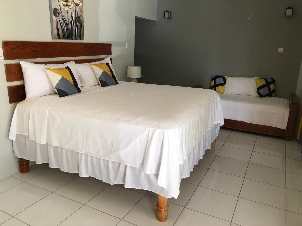 Airport Beach Hotel Montego Bay Kültér fotó
