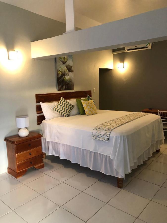 Airport Beach Hotel Montego Bay Kültér fotó